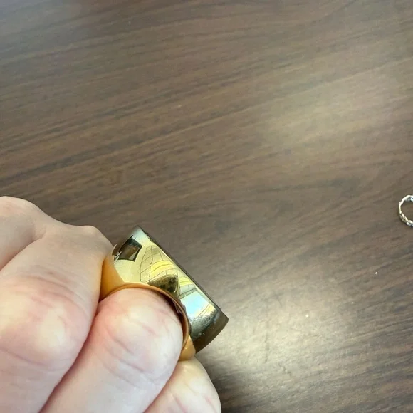 Michael Kors Gold and Tortoiseshell Statement Ring - Picture 4 of 6